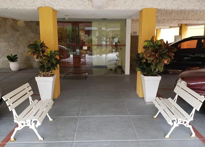 Localização Imbatível! A 98m da Praia do Forte com Conforto, Ar-Condicionado e Estacionamento! Cabo Frio, Brasil